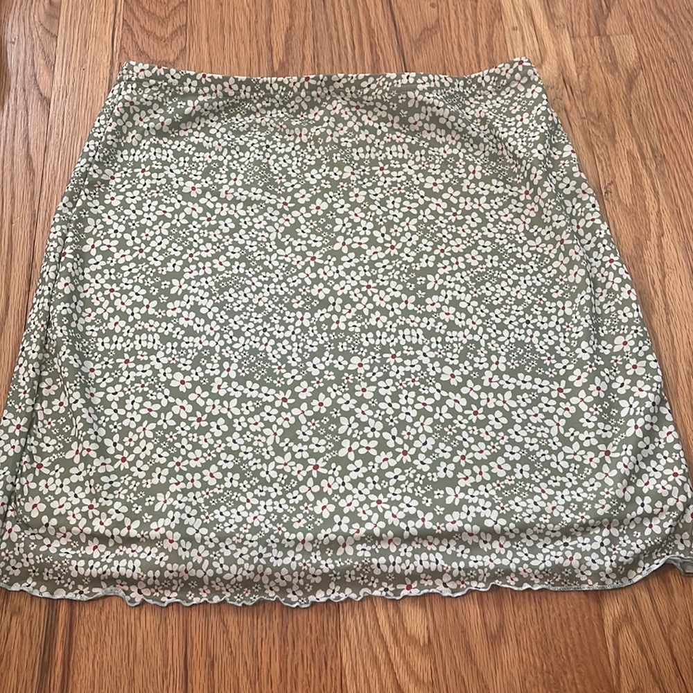 Floral green meshed material lettuce edged  mini skirt